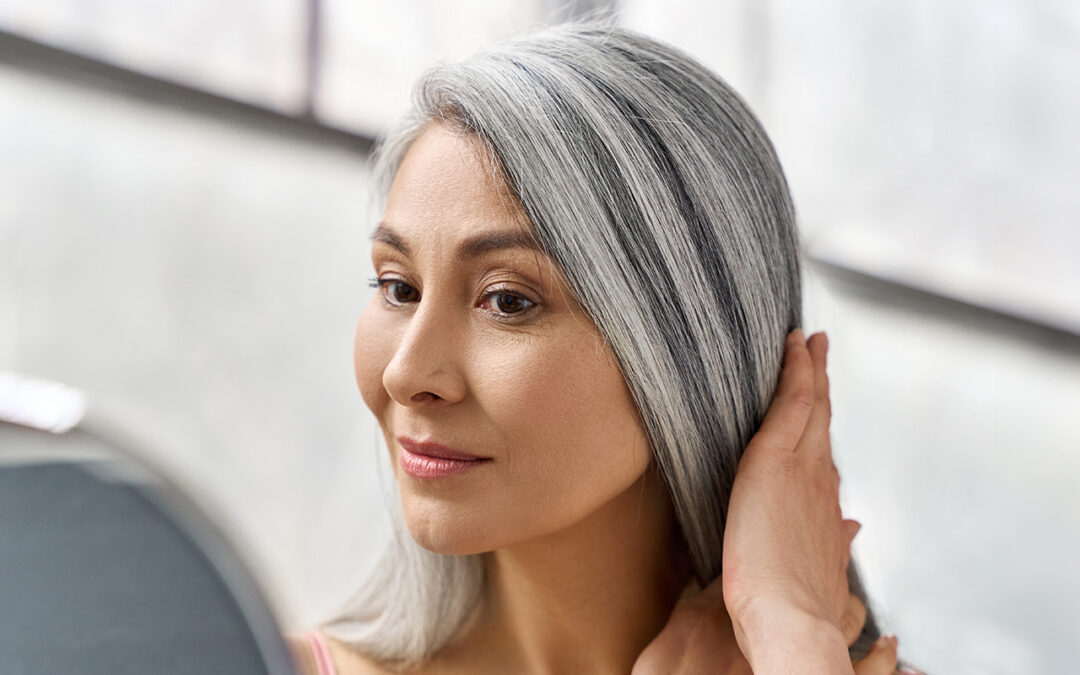Graues Haar – Erstes Entsetzen oder Start zum „Silver-Ager“
